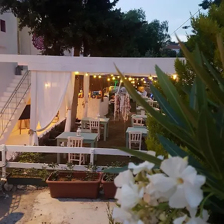 Fullmoon Rooms Cesme Guest house *
